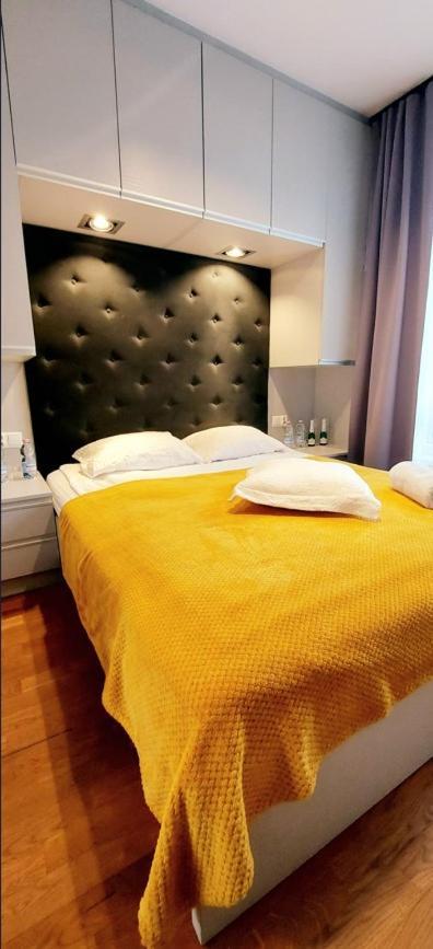 Apartment Miodowy Z Balkonem, Hustawka, Garazem I Faktura Rzeszów
